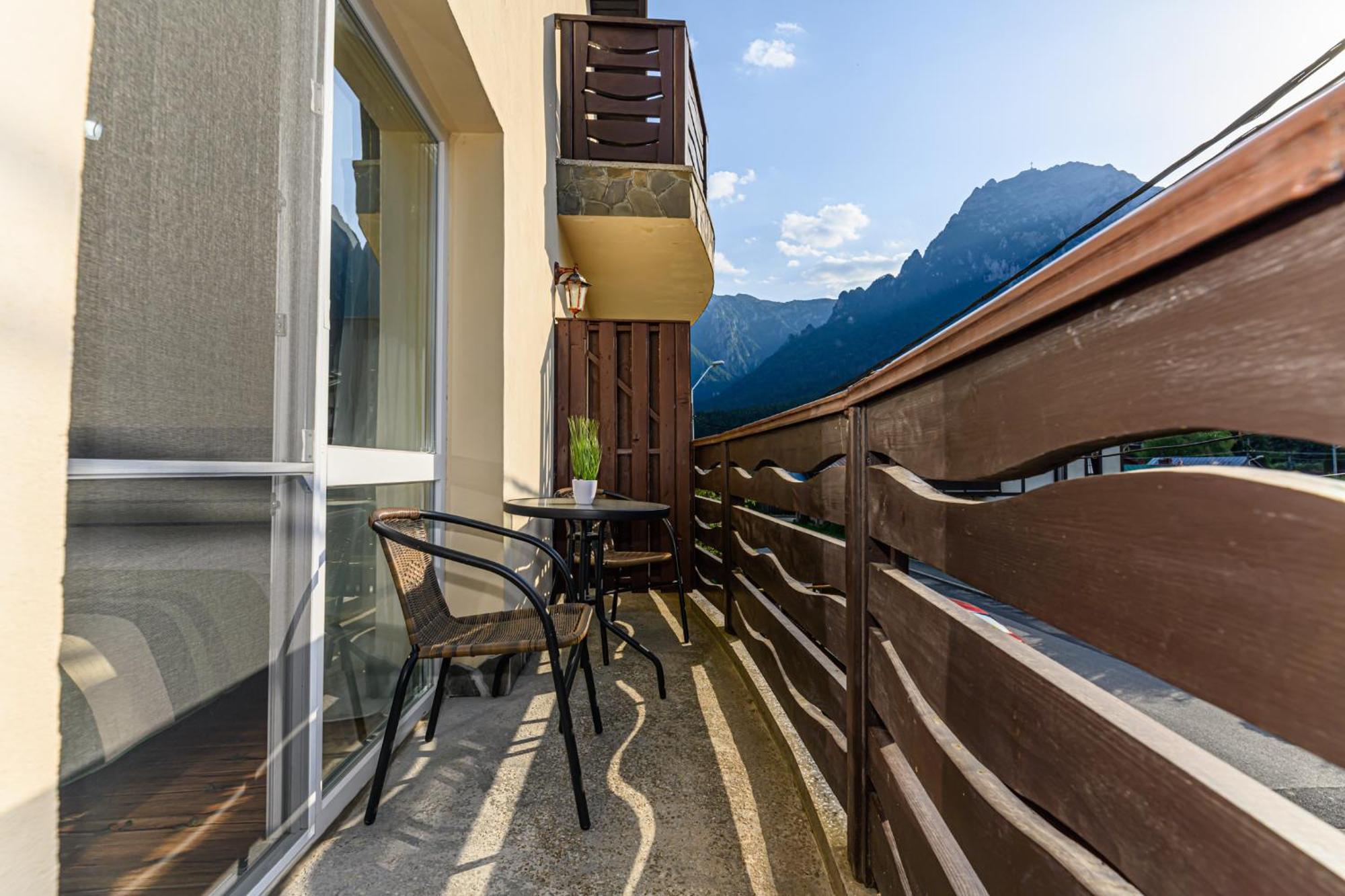 Hotel Casa Ramino Buşteni Exterior foto