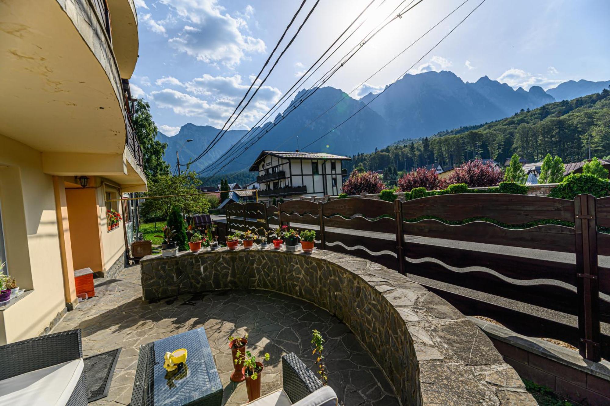 Hotel Casa Ramino Buşteni Exterior foto