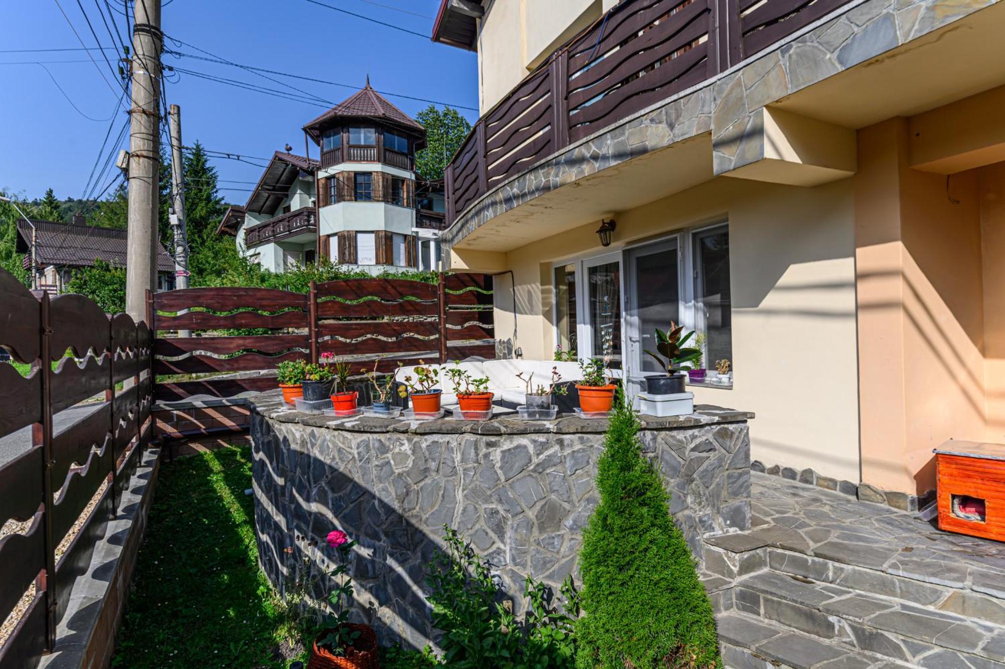 Hotel Casa Ramino Buşteni Exterior foto