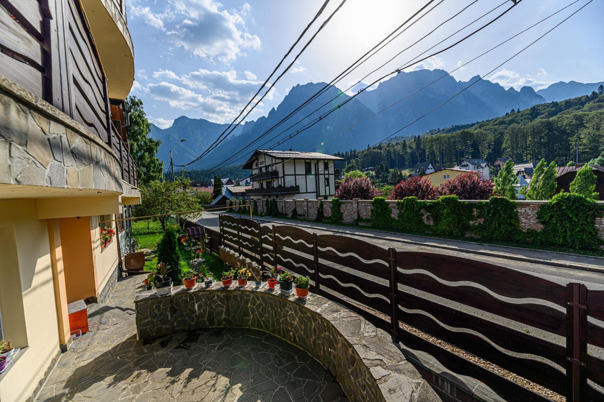 Hotel Casa Ramino Buşteni Exterior foto